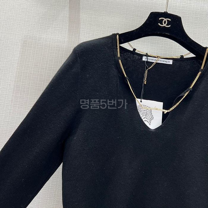 알렉산더 왕 니트 네임플레이트 디테일 메리노 울 브이넥 풀오버 상품 이미지 11